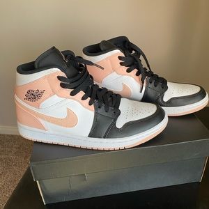Air Jordan 1 MID